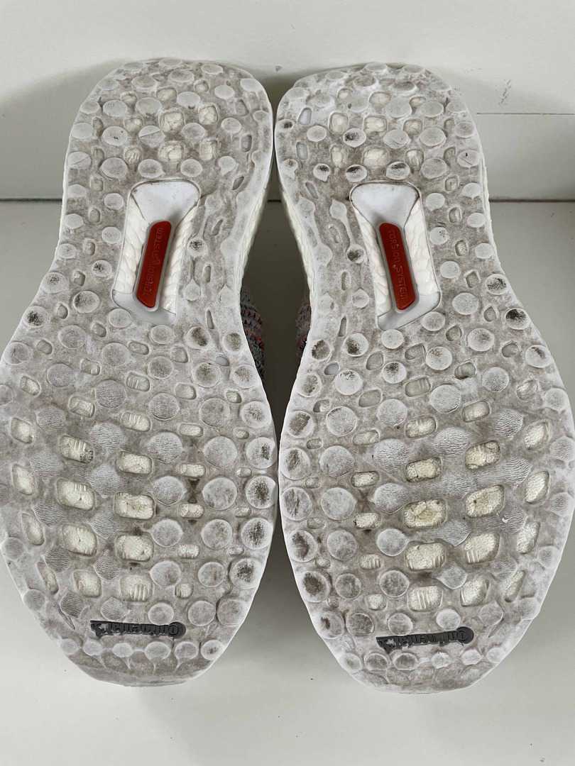 Preloved Excellent Condition Womens White Adidas Ultra Boost Laceless  Runners Shoes Size 7 US for sale at GarageSaleIt