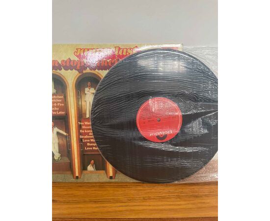 Garage Sales Williamstown -  1705