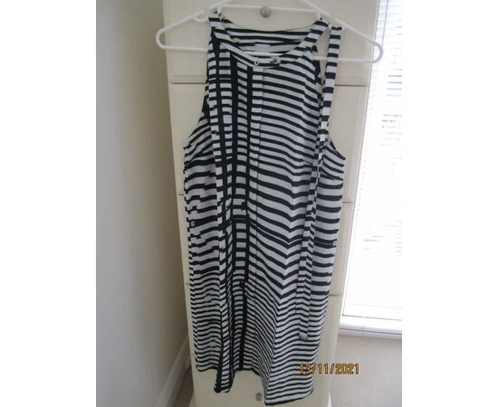 Garage Sales Port Melbourne -  1712